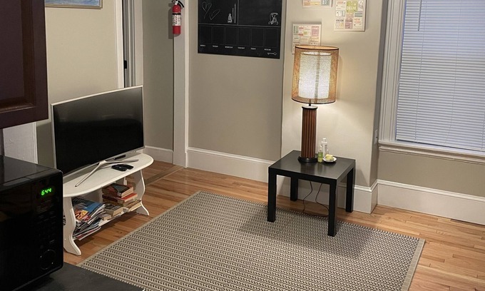 West End Apartment | Updated stylish 1 BR in West End