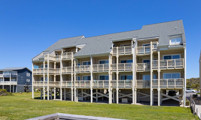 Long Beach Condo | Updated third-floor condo with WiFi, shared pool, balcony, W/D, & central AC