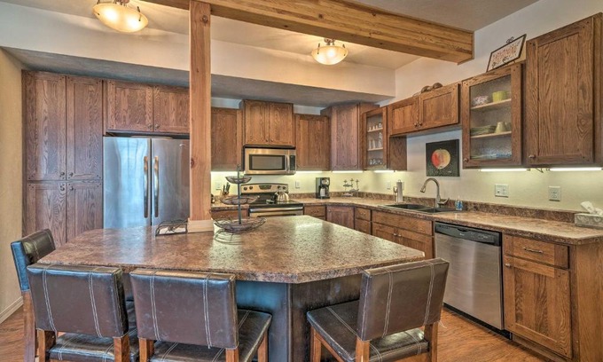 Red Lodge House | Updated Townhome with Hot Tub - Walk to Downtown!