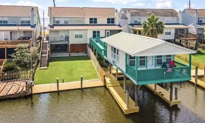 Slidell House | Updated Waterfront Townhome. Fish, Shrimp, boating! Beautiful views!