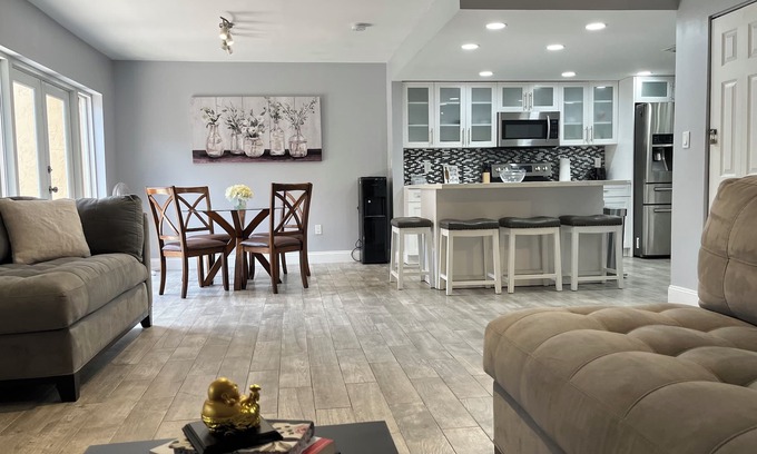 Kendale Lakes House | Upgraded home located very central