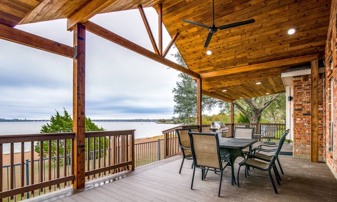 Garland House | Upgraded Lakefront Retreat on Lake Ray Hubbard