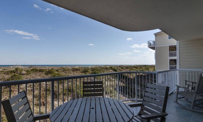 Shell Island Condo | Upgraded Oceanfront 3BR Condo in WrightsvilleDunes