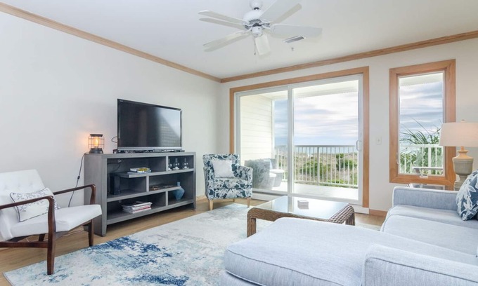 Shell Island Condo | Upgraded Oceanfront 3BR Condo in WrightsvilleDunes