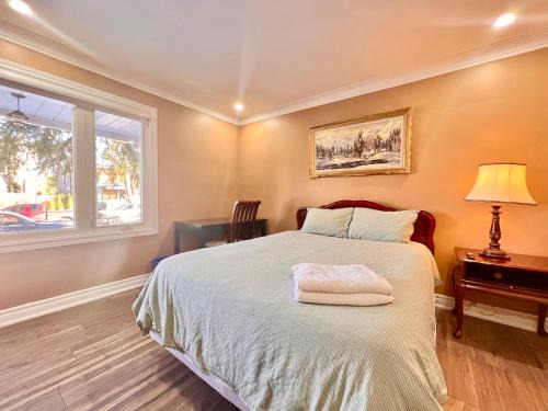 North York House | Upgraded Rooms with Bath 7-min to Subway Near Downsview Rogers Stadium