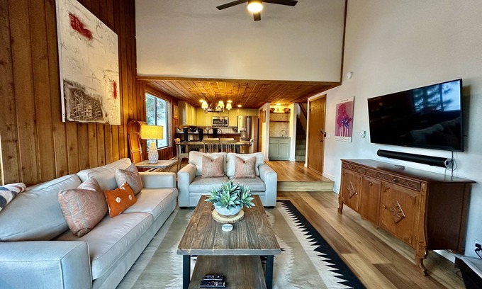 Mammoth Lakes Condo | Upgraded Townhome at Canyon Lodge