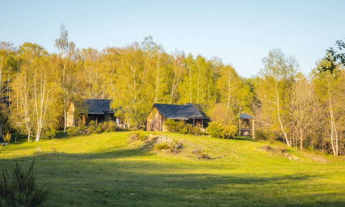 Champs-sur-Tarentaine-Marchal House | Upmarket CABANE-Lodge with PRIVATE SPA near LACS D'AUVERGNE
