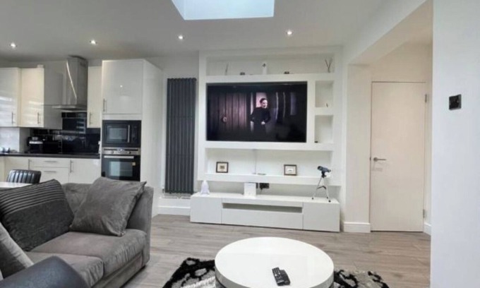 Dagenham House | UPPAMOST luxury home 4