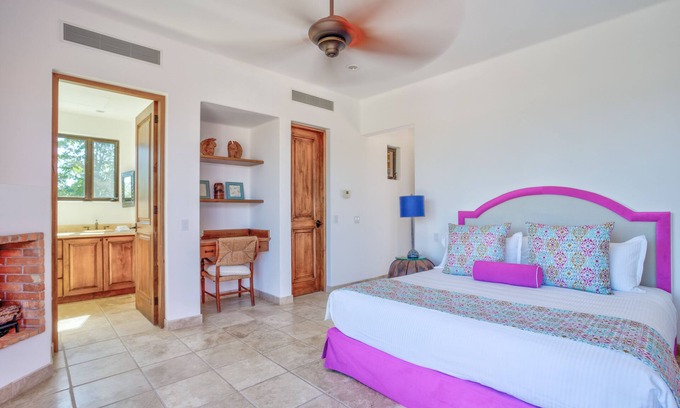 La Paz Apartment | Upper Cascada: Ocean view suite with indoor/outdoor showers