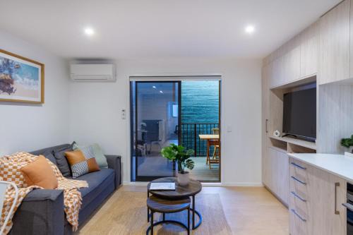 Christchurch City Centre Apartment | Upper floor studio 1 bed 1 bath with sofa bed