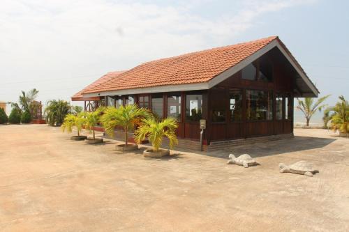 Akyinim Apartment | Upper Inchaban beachfront apartment