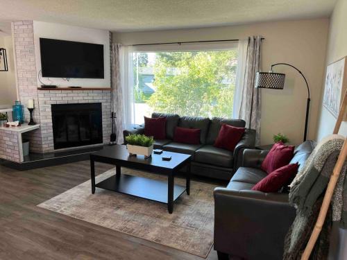 Grande Prairie House | Upper Level Home in Grande Prairie
