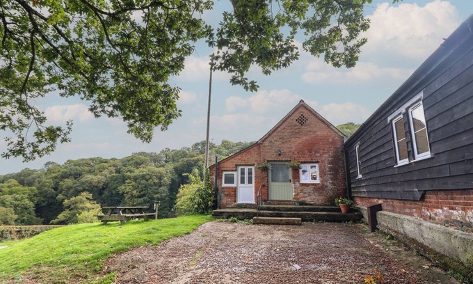 Kingswood House | UPPER PANDY FARM, pet friendly, with a garden in Welshpool