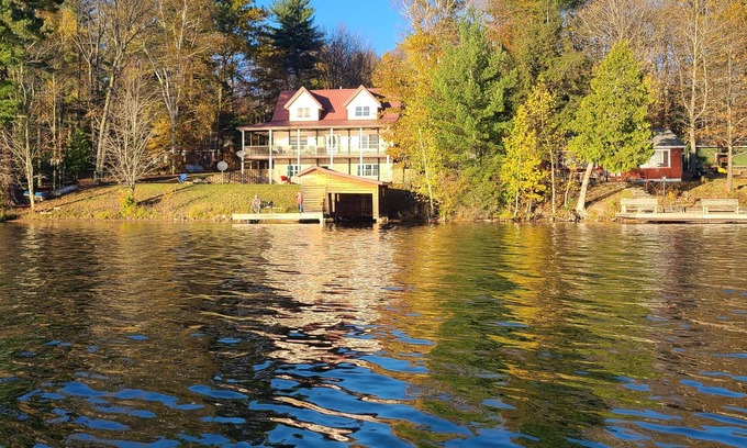 Skandia House | Upper Pine-insula cabin, bring your pet, come enjoy the lake, and relax!