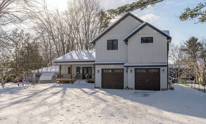 Cumberland Beach Cottage | Upper Shadow Creek Haven