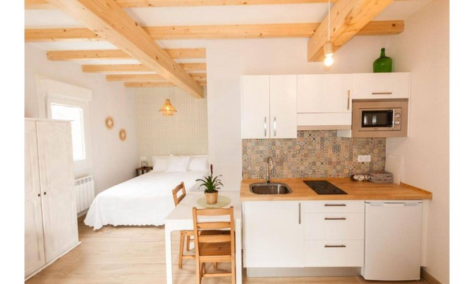 Redondela Apartment | Upper studio. Catapeixe Holiday Apartments.
