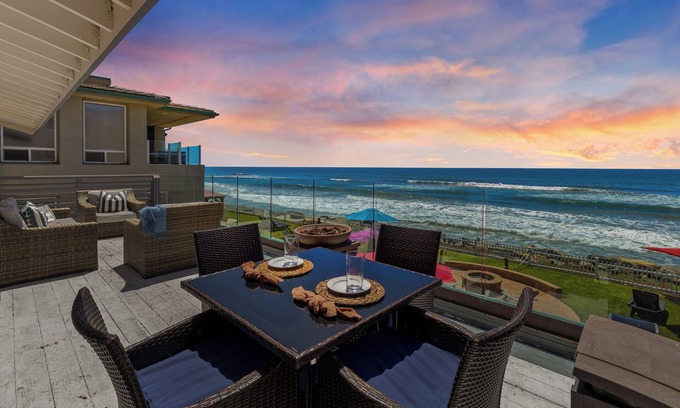 Peacock House | Upper Unit Pet Friendly Beachfront Duplex with a Spa P913-1