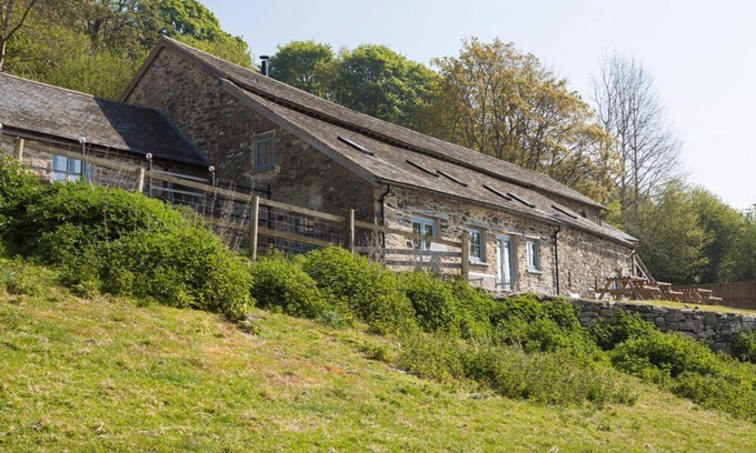 Pennant Melangell Villa | Upper Valley Barns - Six Bedroom Villa, Sleeps 14