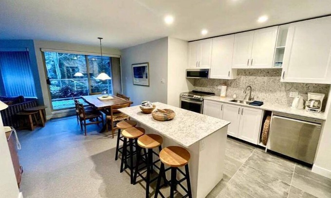 Blackcomb Apartment | Upper Village Golf Retreat: 2BR, 2BA, Free Parking & Great Living Space