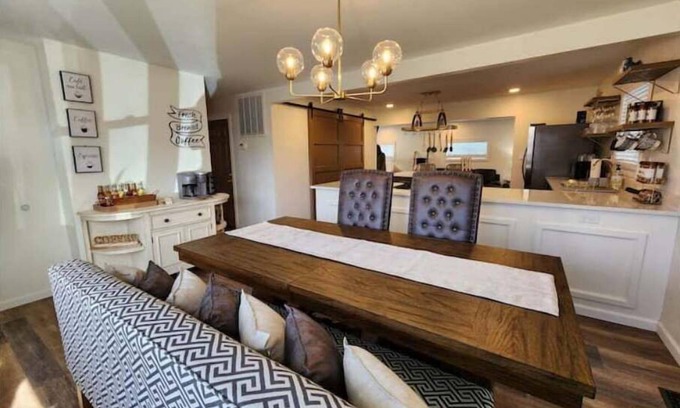Geistown House | Upscale 2 Bed Home near Ind. Park, Shopping, & UPJ