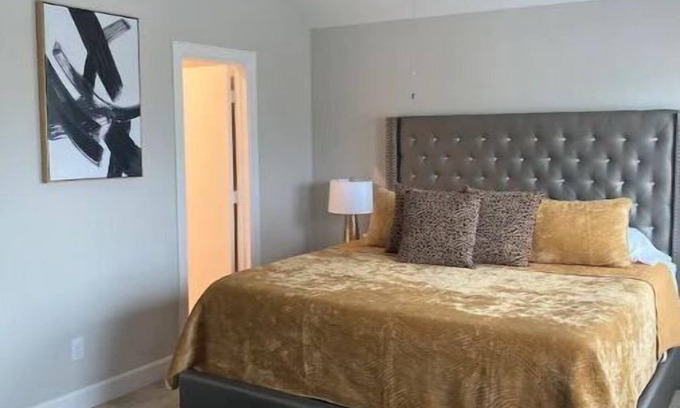 Southeast Houston Condo | Upscale 2 Bedroom Townhouse/Houston