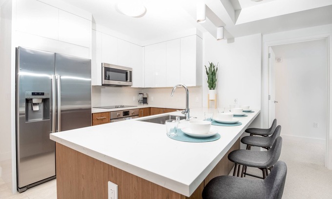 Ala Moana Condo | Upscale 2 bedroom with parking in Ala Moana