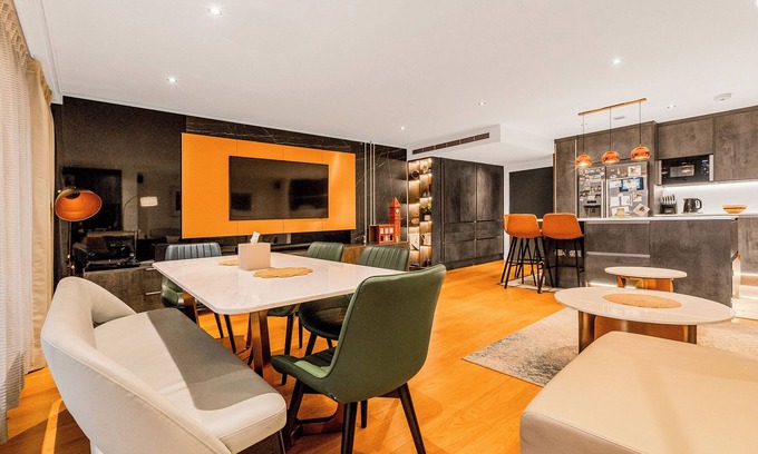 Chelsea Harbour Apartment | Upscale 3BR Apt w balcony, 3min railway station