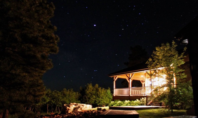 Mammoth Creek Cabin | Upscale 4 Bedroom Mountain Home With Amazing Views Between Zion and Bryce Canyon