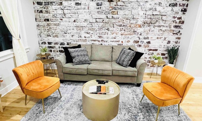 Northeast House | Upscale 4BDR Home @ Popular H Street Corridor+ Parking Free Cancellation