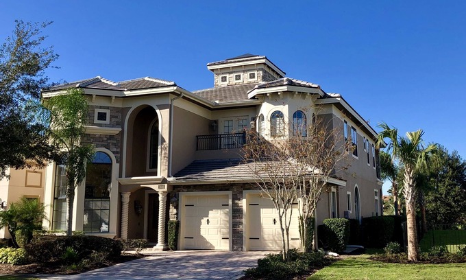 Reunion House | Upscale 5 Bedroom, Star Wars Theater, 6 Miles to Disney!