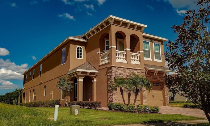 Reunion House | Upscale 6 Bedroom with Panoramic Golf Views in Reunion Florida!