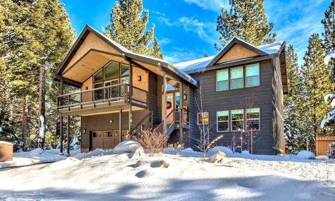 Tahoe Paradise House | Upscale Air Conditioned South Lake Tahoe Retreat