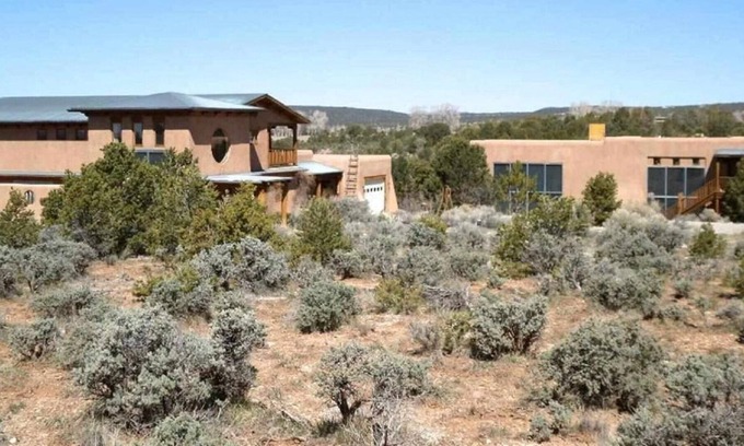 El Prado House | Upscale and family friendly perfectly situated between ski valley and downtown.
