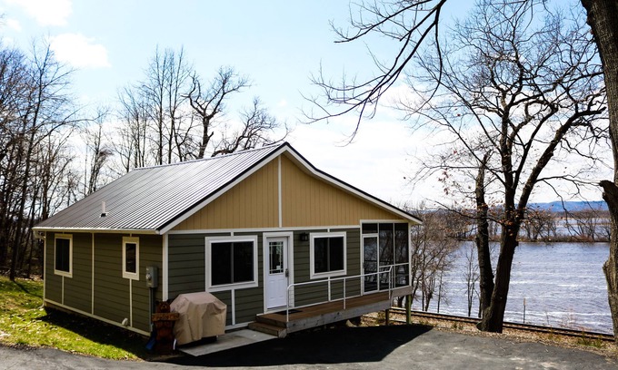 Alma House | Upscale and modern. A hidden paradise on the backwaters of the Mississippi River