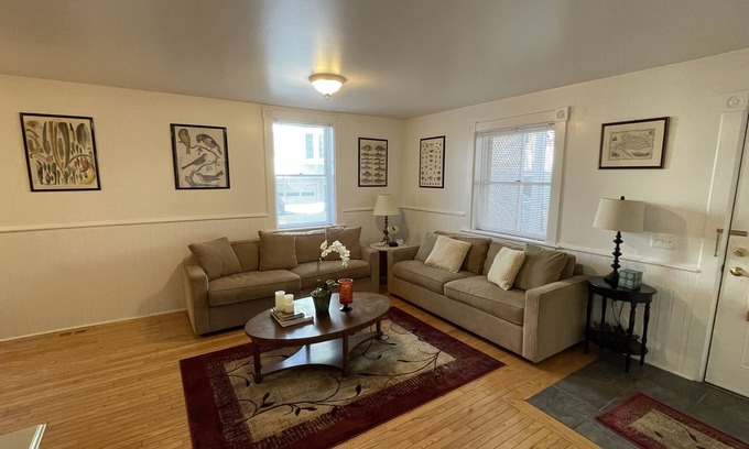 Kerrytown Apartment | Upscale apartment in Ann Arbor's Kerrytown