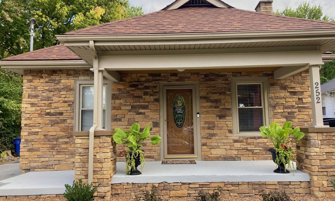 Fairway House | Upscale Bungalow in the heart of downtown Lexington