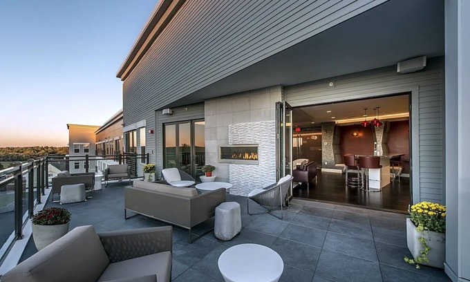 Burlington Apartment | Upscale Burlington 2BR w/Gym & W/D, nr Dining & Shops, by Blueground