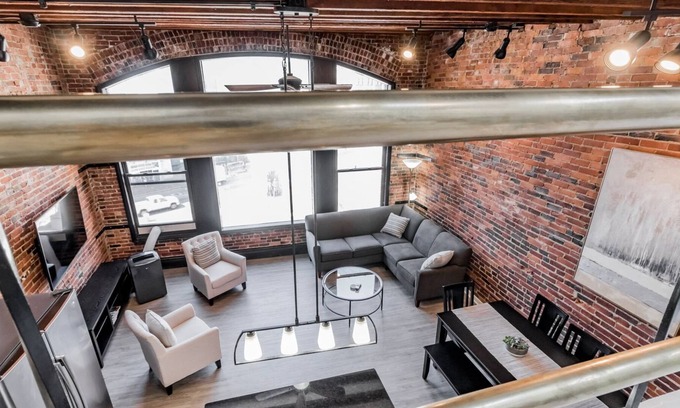 Downtown Portland Apartment | Upscale City Apartment Signature Location