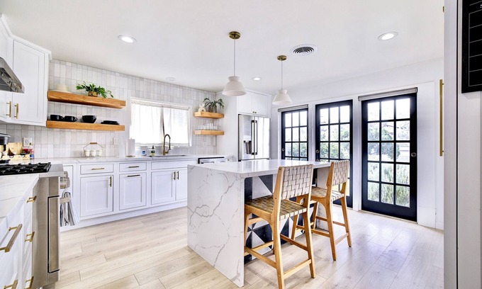 Winter Gardens House | Upscale Country Retreat with Backyard Cottage