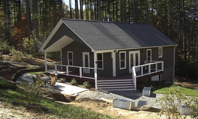 Hendersonville House | Upscale Dog Friendly Peaceful Cottage Near Town & TV Fun