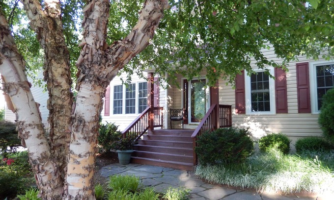 Eastport House | Upscale home with parking for 4 cars in driveway. Walk to downtown.