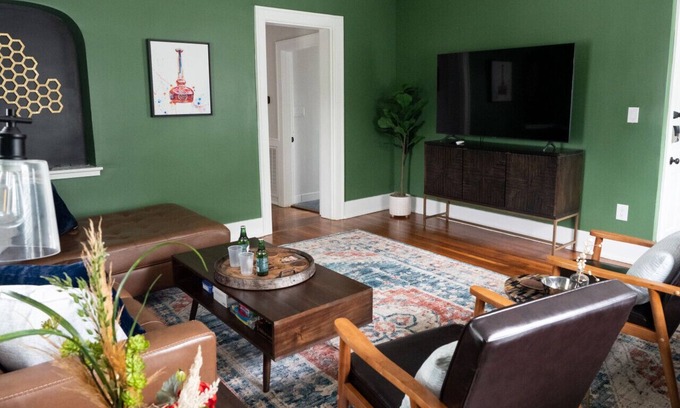 Shelbyville House | Upscale Kentucky Bourbon Trail & Close to Louisville