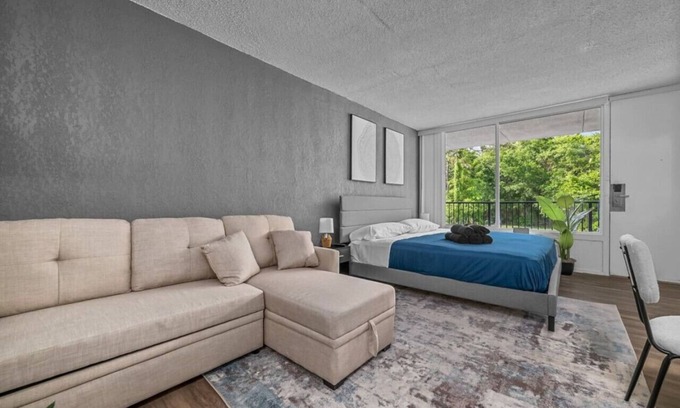 Highlands Apartment | Upscale King Bed Suite—Mins to Downtown JAX!