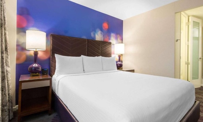 Streeterville Hotel | Upscale Living, Deluxe King, The Chicago Hotel Collection Magnificent Mile