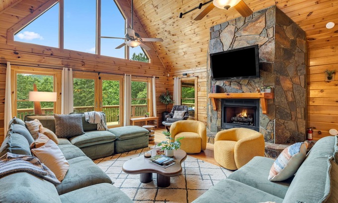 Black Mountain Cabin | Upscale log cabin: Sauna, Hot Tub, Game Room