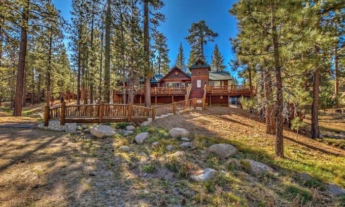 Eagle Mountain Estates Cabin | Upscale log cabin with gourmet kitchen, fireplace, minutes away from attractions