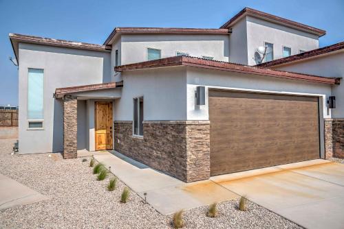 Moab South Valley House | Upscale Moab Home with Red Rock Views and Hot Tub
