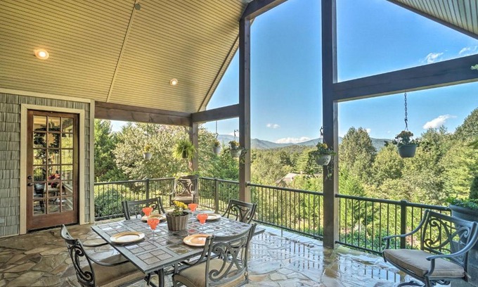 Franklin House | Upscale Mountain Escape with View, 10 Mi to Dwtn!