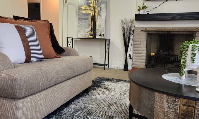 Ironton House | Upscale neighborhood 2-bedroom house, offers driveway, with WiFi, AC in Ironton