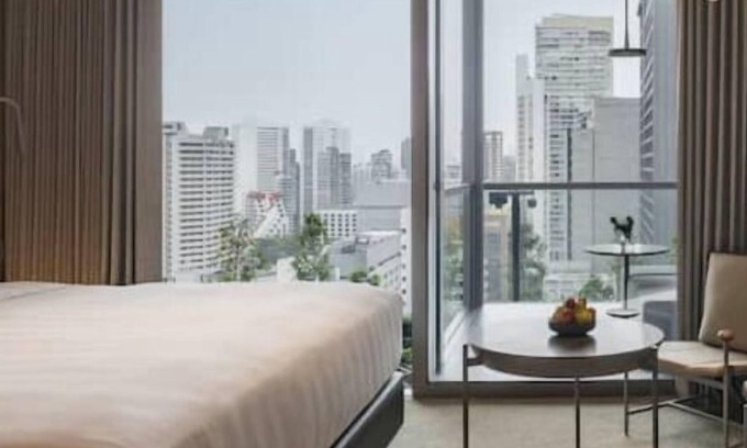 Orchard Hotel | Upscale New Clean Tech Hotel Next to Famous Orchard Rd Premier King with Balcony